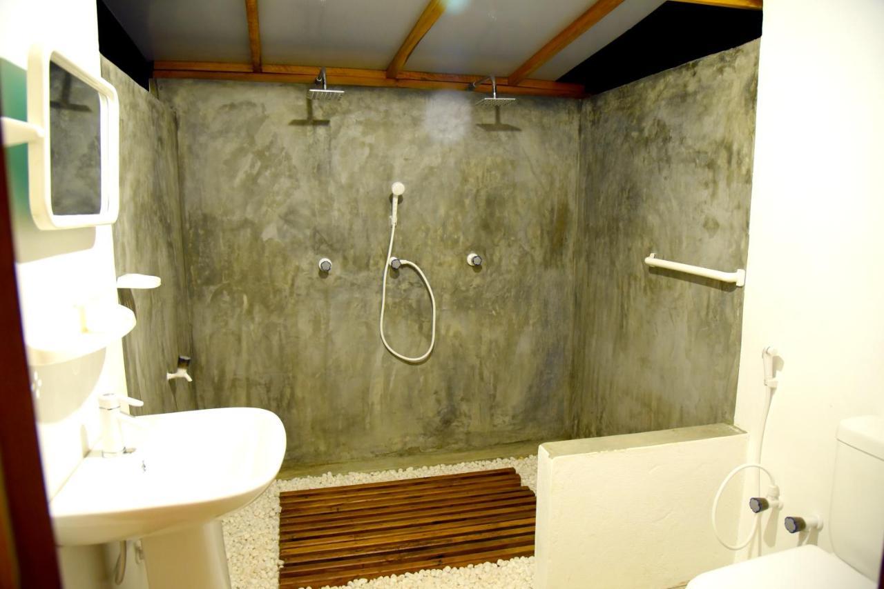 Prime Surfers Bungalow Baie d'Arugam Extérieur photo